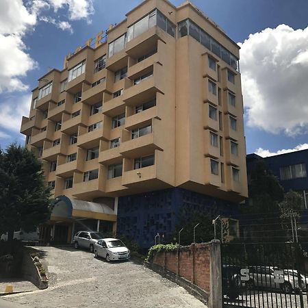 Hotel Savoy Inn Quito Exterior photo