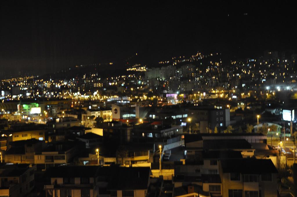 Hotel Savoy Inn Quito Exterior photo