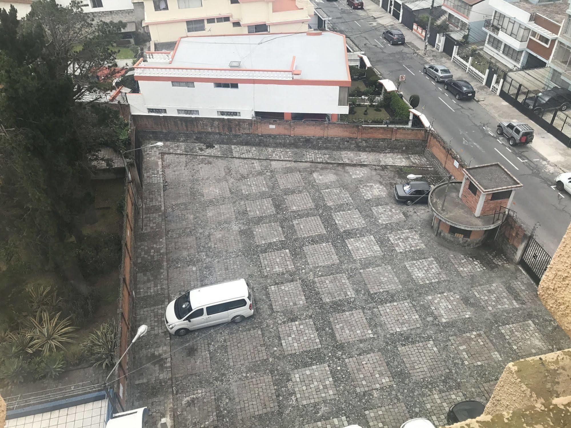 Hotel Savoy Inn Quito Exterior photo