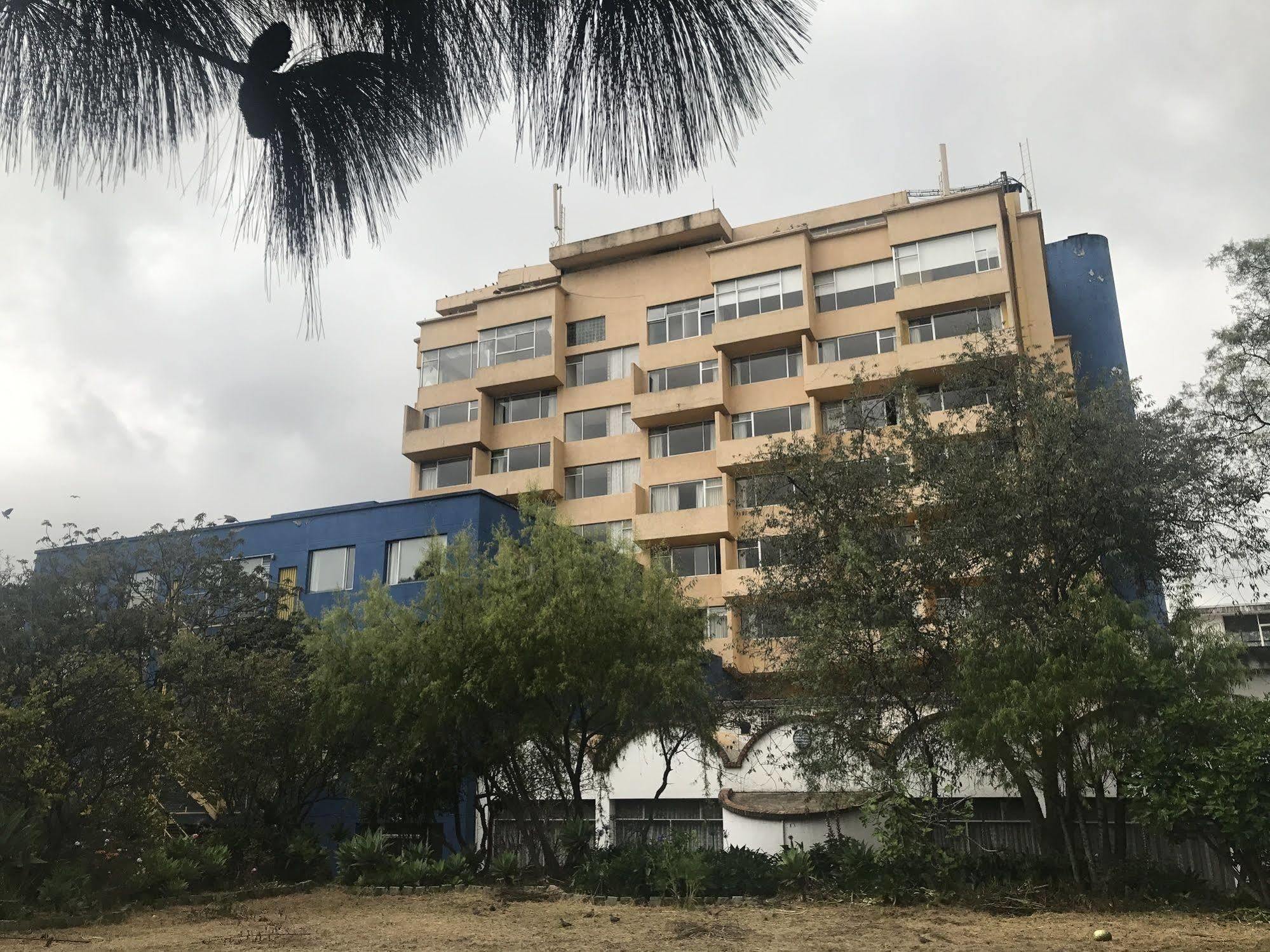 Hotel Savoy Inn Quito Exterior photo